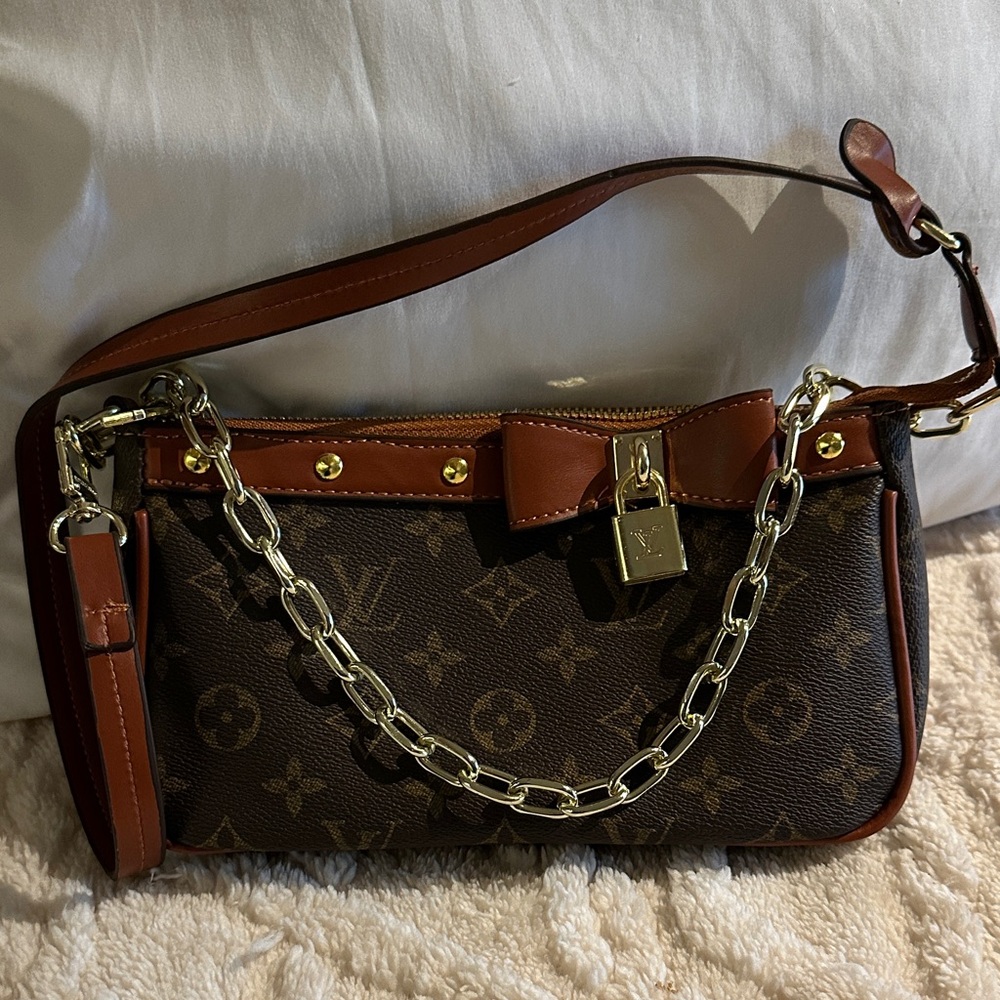 Adorable shoulder bag! New!